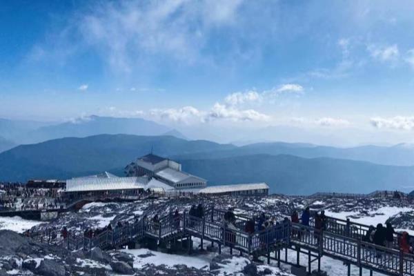 9月去玉龙雪山穿什么衣服（玉龙雪山七月还有雪吗）.