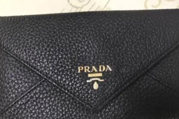 prada milano和prada的区别.