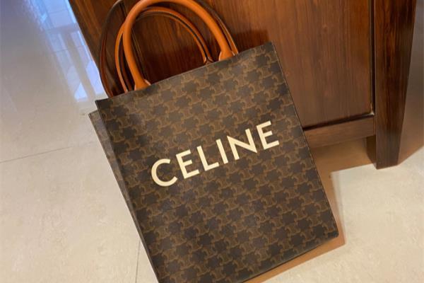 celine狗狗裤是哪一年出的.