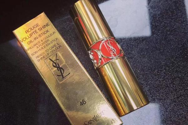 YSL46口红是不是底部有替换装.