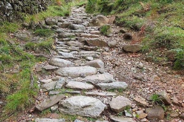 登山鞋和徒步鞋的鞋底有什么区别.