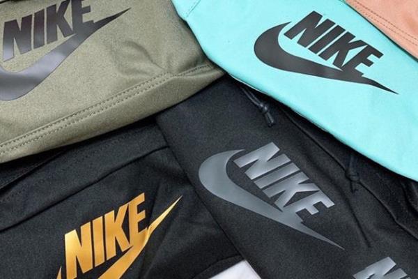 nike王一博那款胸包有白色吗