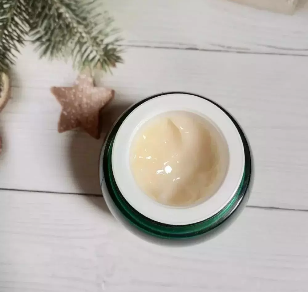 免税店赫莲娜绿宝瓶都没说明书吗(3)