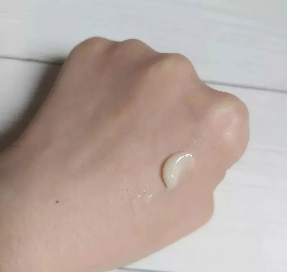 免税店赫莲娜绿宝瓶都没说明书吗(6)