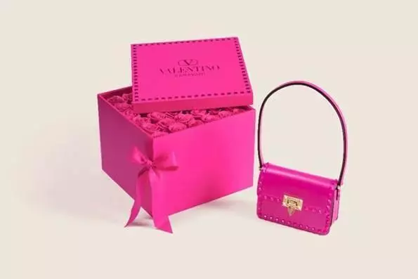 华伦天奴高跟鞋在国外哪里买便宜(10)