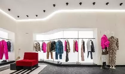 华伦天奴高跟鞋在国外哪里买便宜(8)