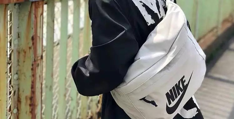 nike胸包王一博同款是什么颜色(2)