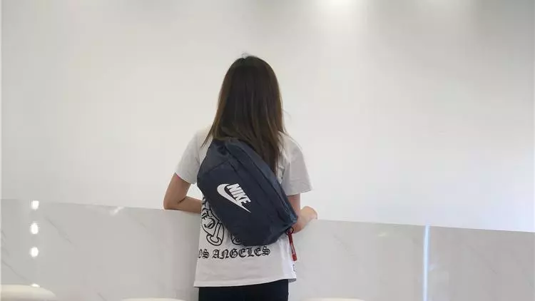 nike胸包王一博同款是什么颜色(4)