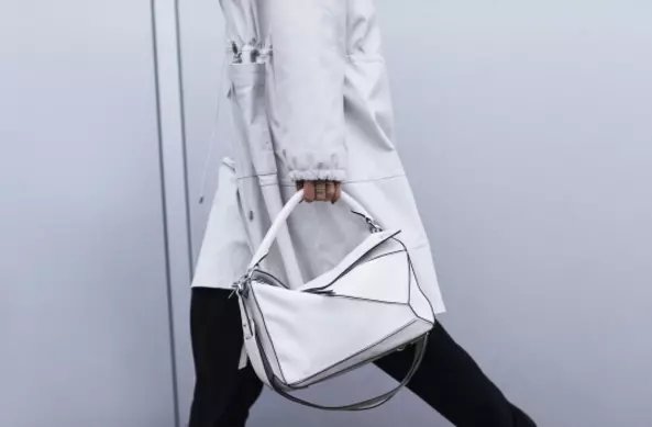 白色皮包染色怎么去除小窍门(2)