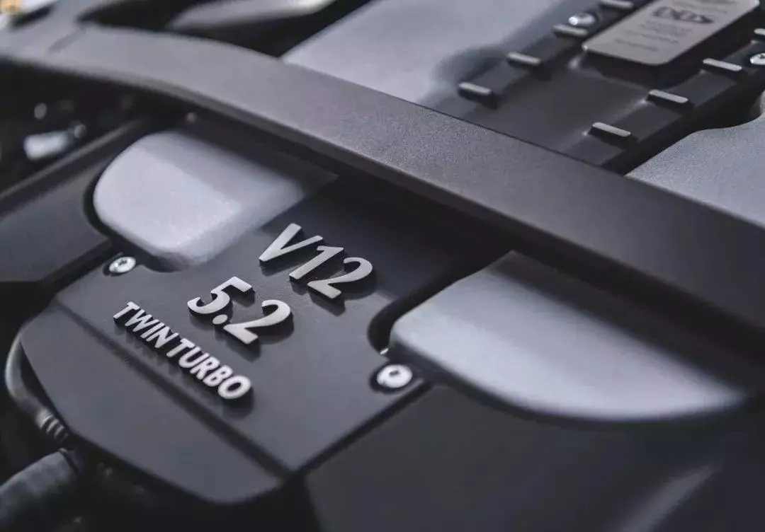 宾利欧陆gt和阿斯顿马丁哪个好(12)