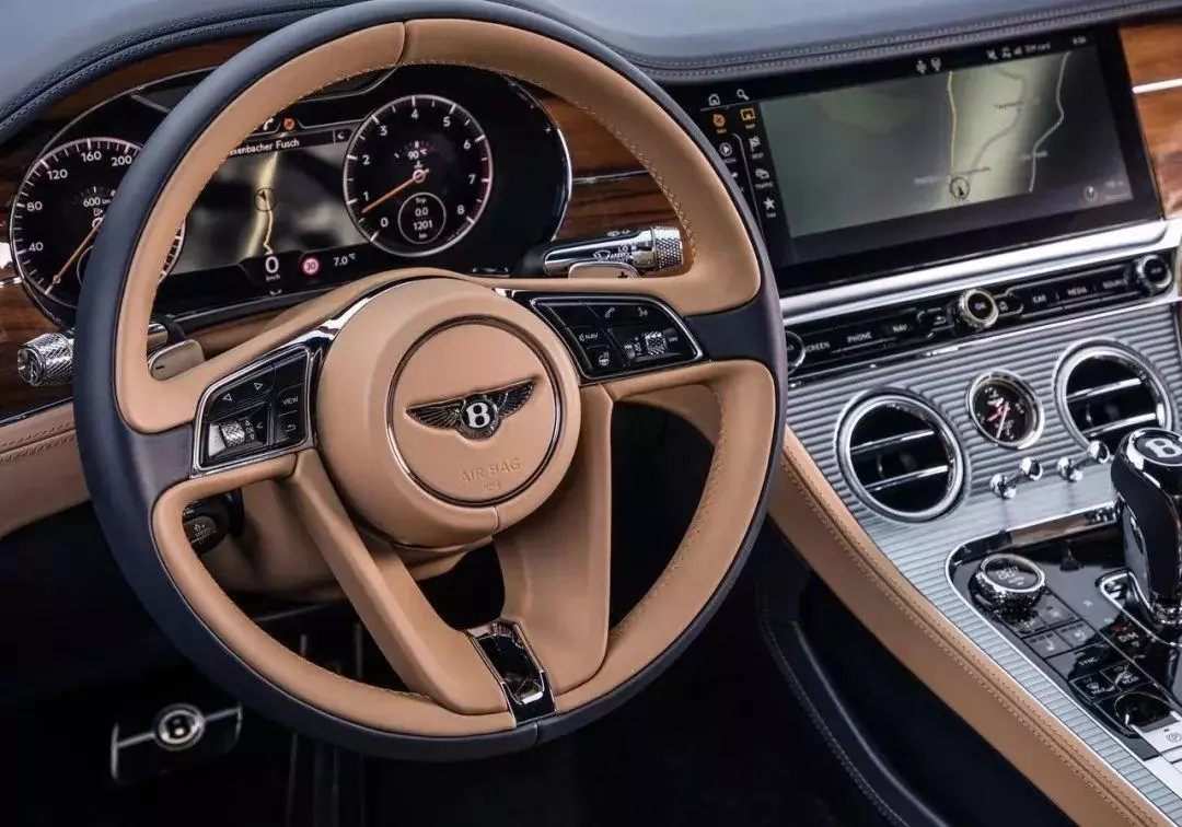 宾利欧陆gt和阿斯顿马丁哪个好(9)