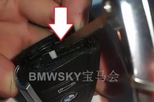 宝马车钥匙怎么换电池