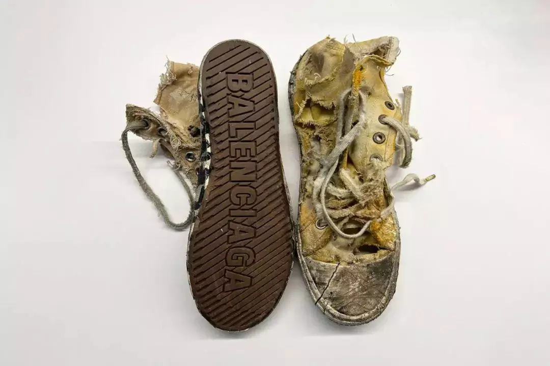 巴黎世家字母发夹什么材质(36)