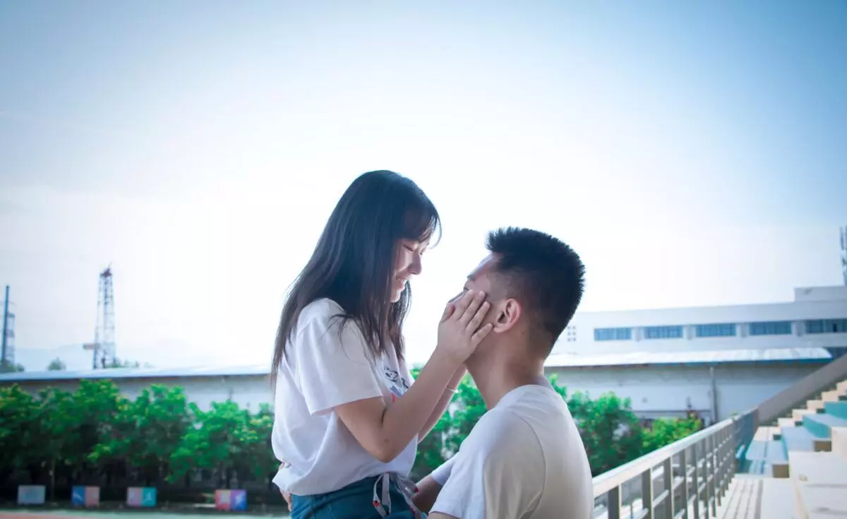 执手相望两不厌下一句是什么(1)