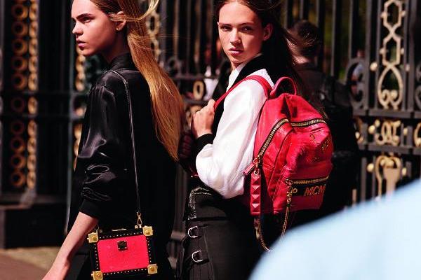 lv双肩包还是chanel双肩包