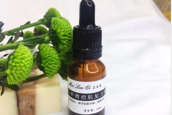 淡化痘印收缩毛孔用什么护肤品