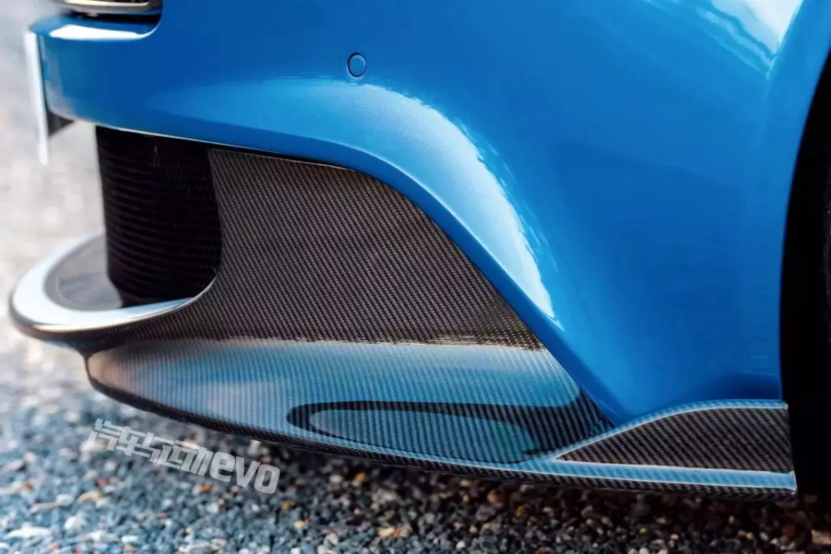 阿斯顿马丁3000s是什么轿车(4)