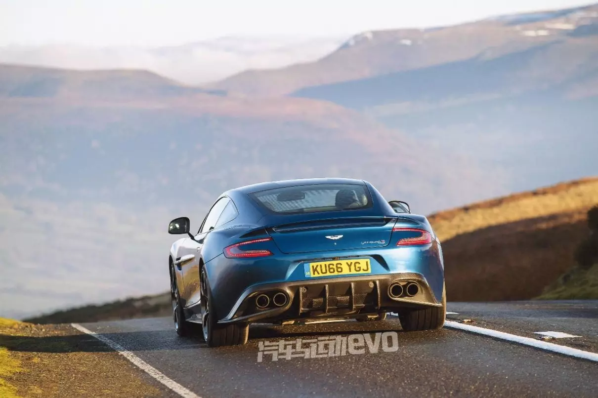 阿斯顿马丁3000s是什么轿车(5)