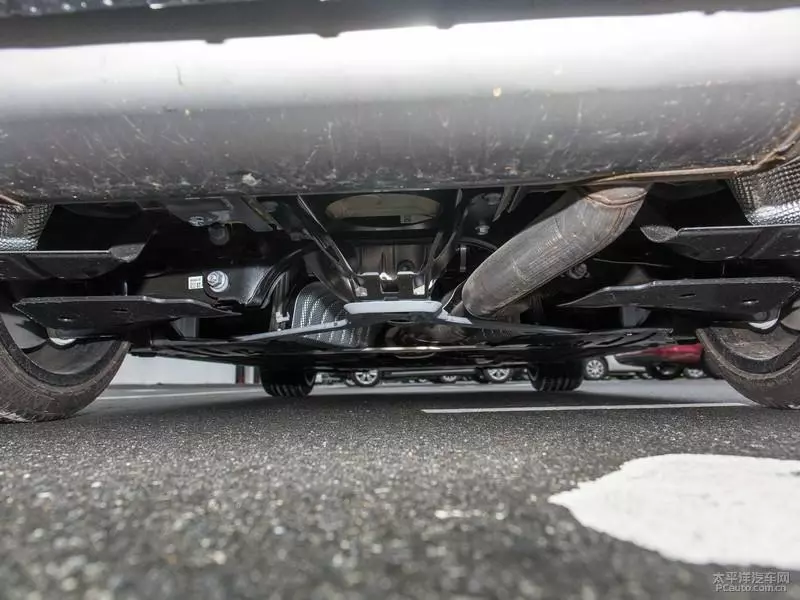 奔驰c260跑车好还是宝马Z4好(28)