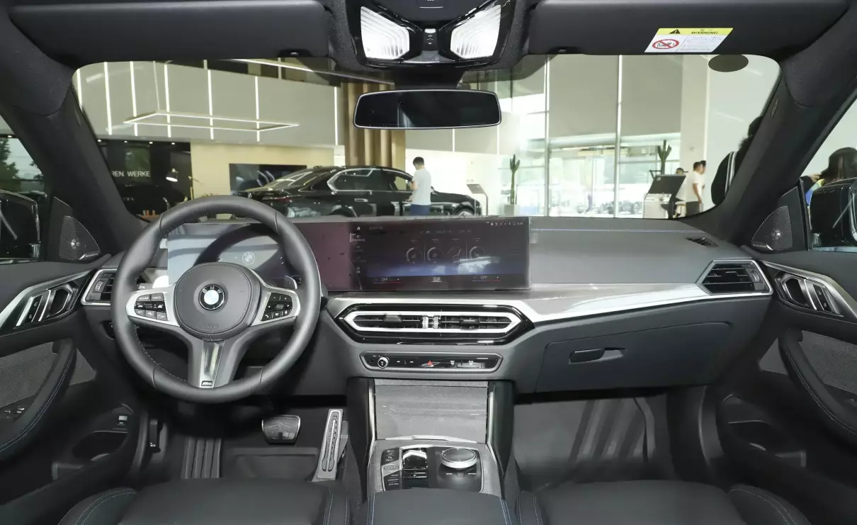 宝马4系轿跑车双门哪个颜色大气(5)