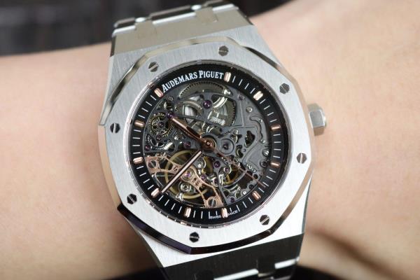 爱彼15407st背面刻的是什么