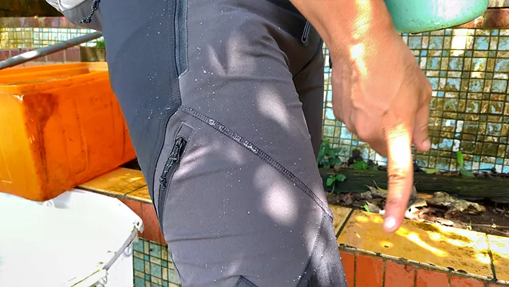 迪卡侬17l登山包登山杖怎么挂(16)