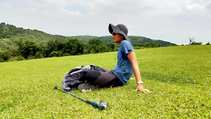 迪卡侬17l登山包登山杖怎么挂(4)